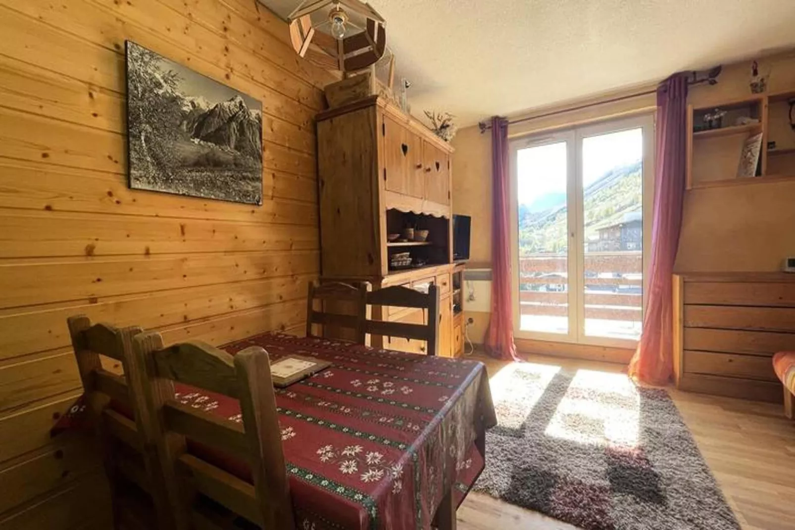 Résidence Meije 10- Porte J3-Eetkamer