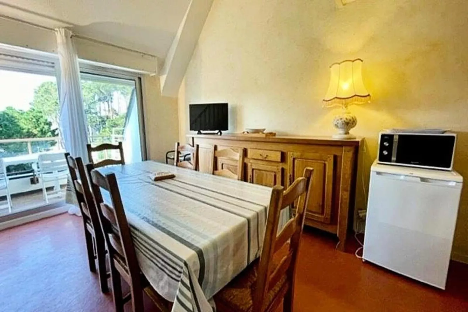 Résidence Bois D'amour-Eetkamer