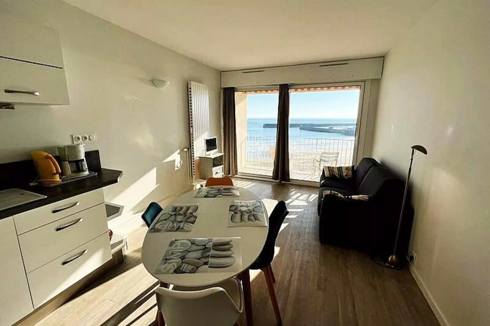 Résidence Dauphins-Eetkamer