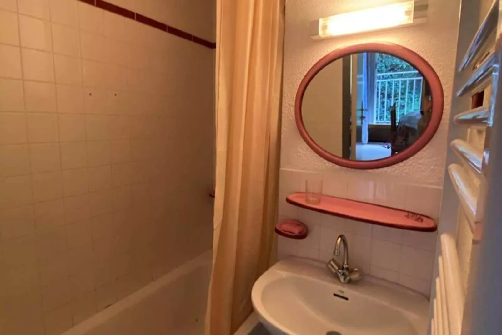 Résidence Astazou-Buitenkant zomer