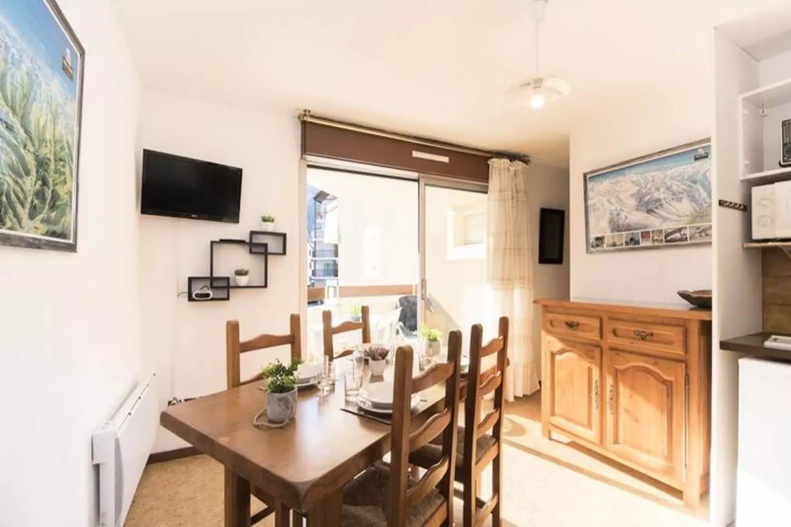 Résidence H.th.ii:bat.6-Eetkamer