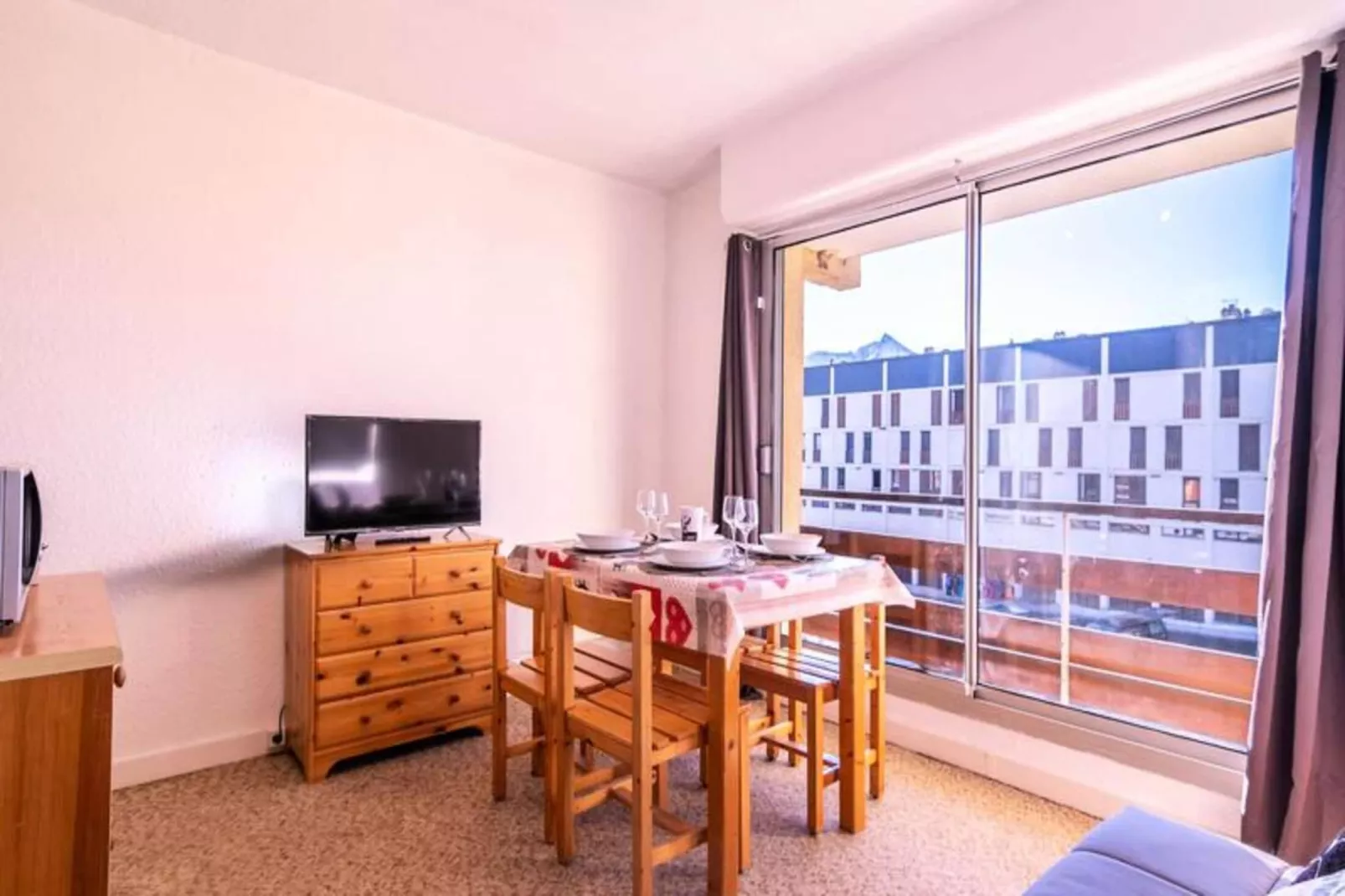 Résidence Sol Y Neou A - Eetkamer