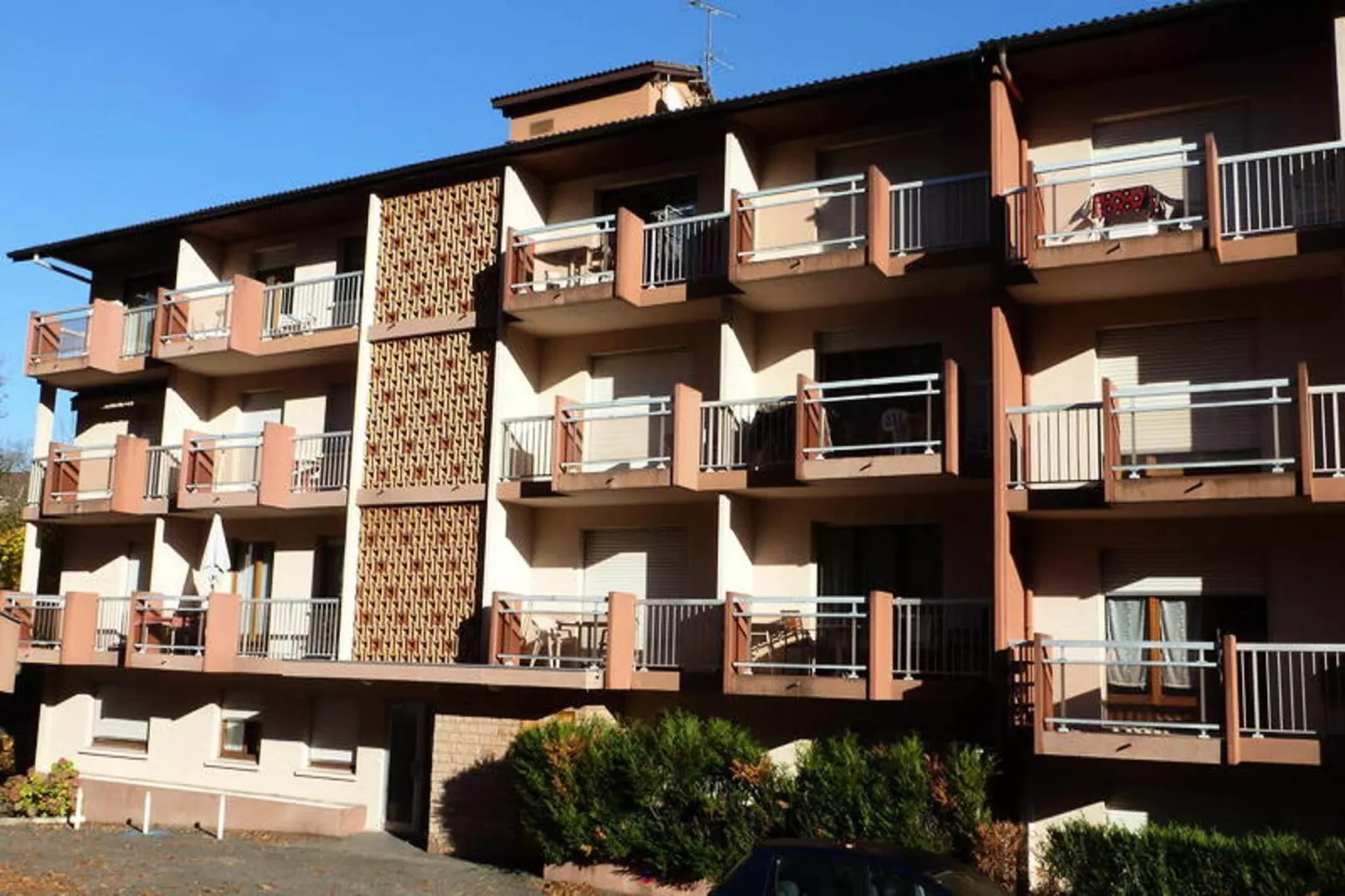 Résidence Le Saint Charles A-Buitenkant zomer