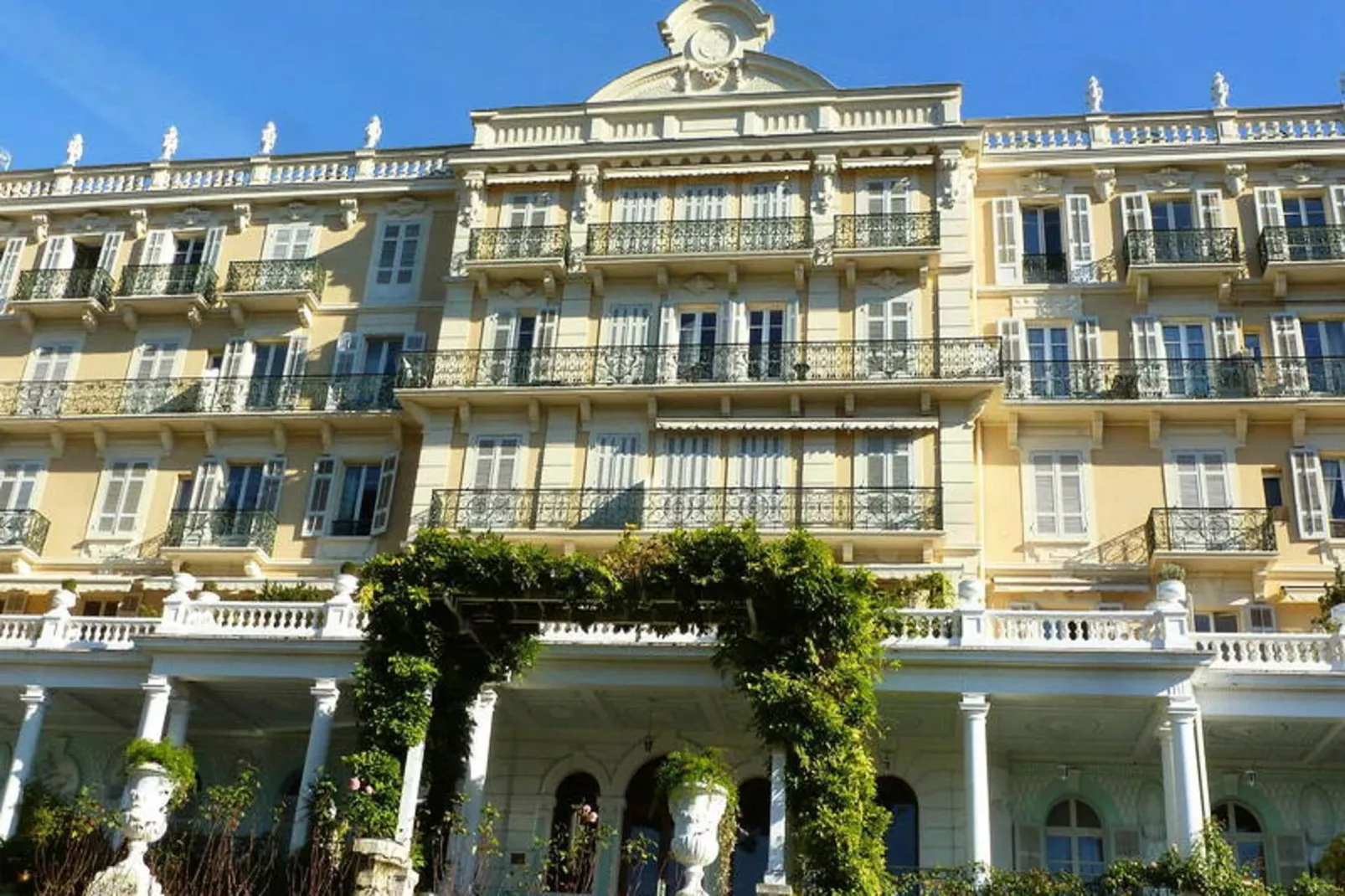 Résidence Le Splendide-Buitenkant zomer