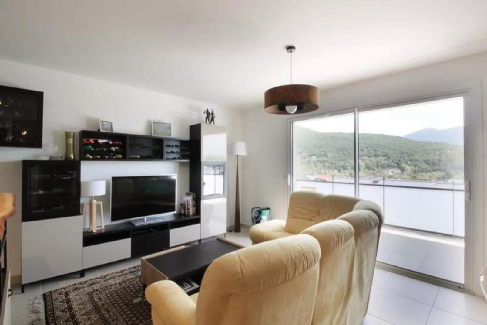 Confortable T3 Avec Terrasse Et Garage !-Woonkamer