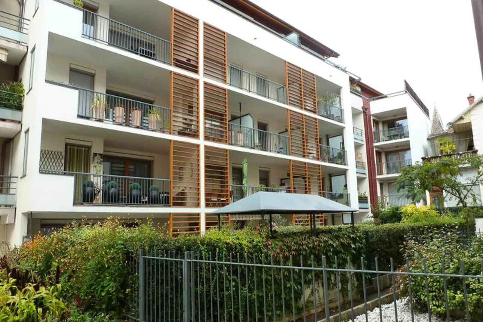 Residence L'albizia-Buitenkant zomer