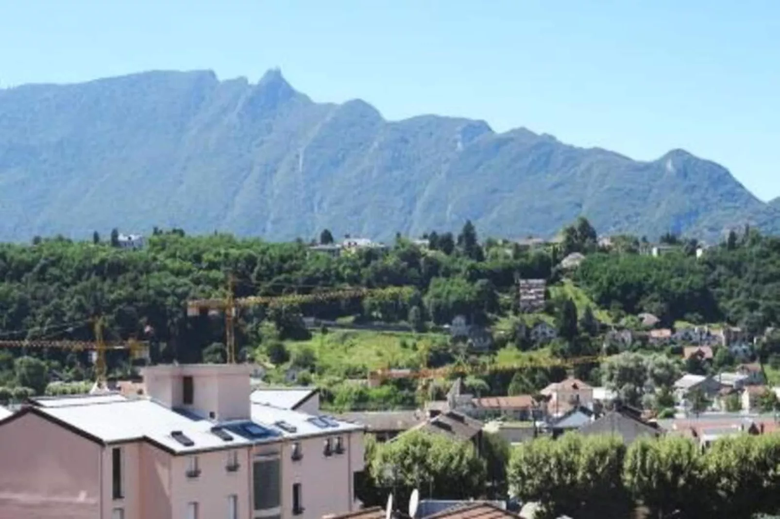 Résidence Montcalm D-Uitzicht zomer