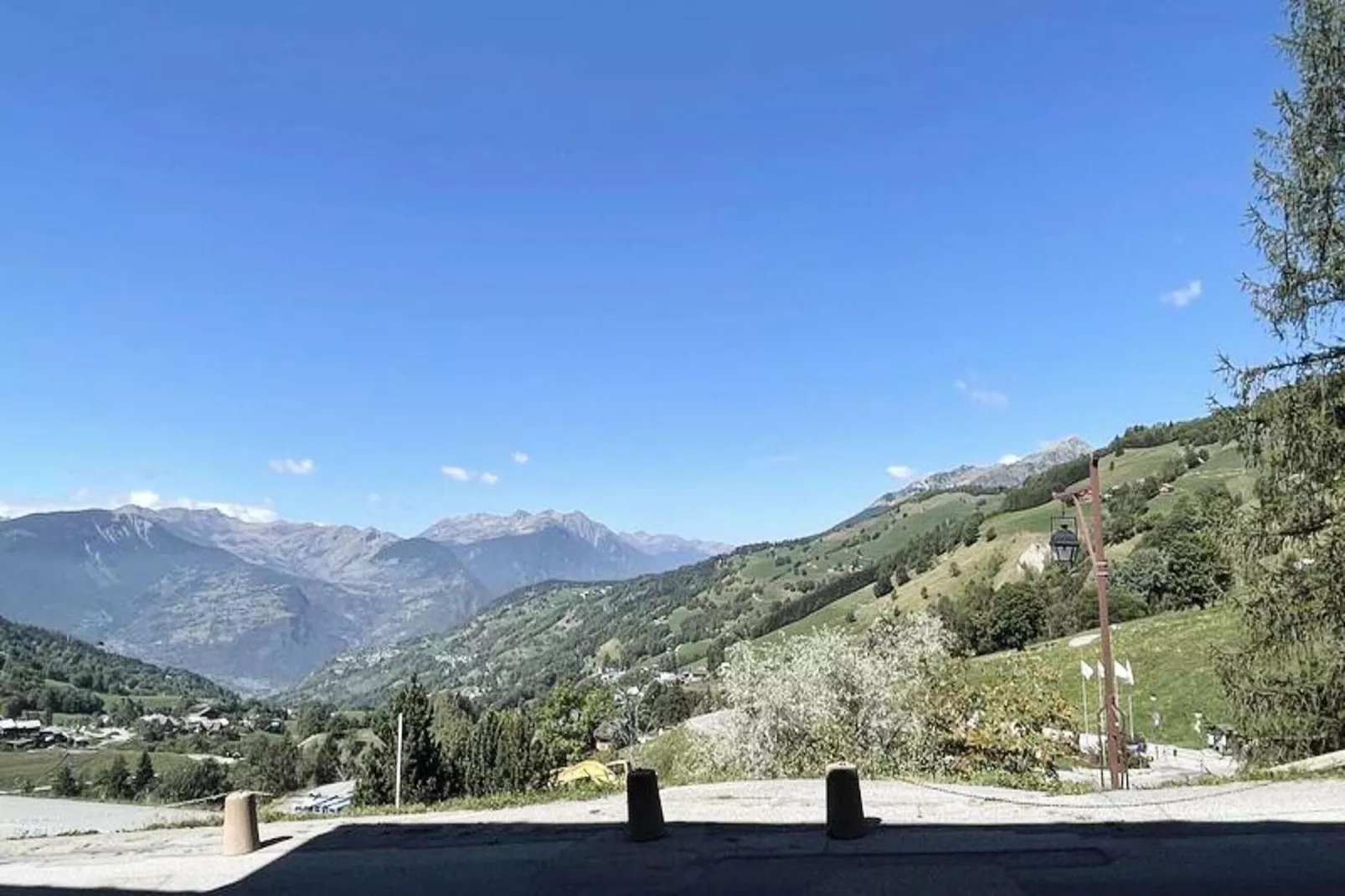 Résidence Valeriane-Uitzicht zomer