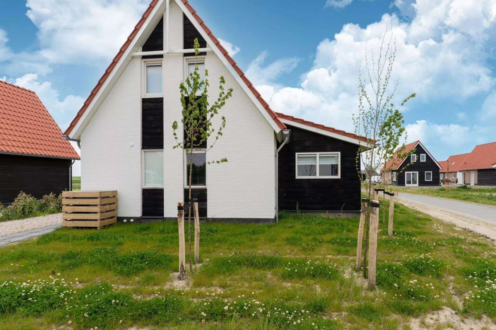 De Scholekster Huis Nr 14-Buitenkant zomer