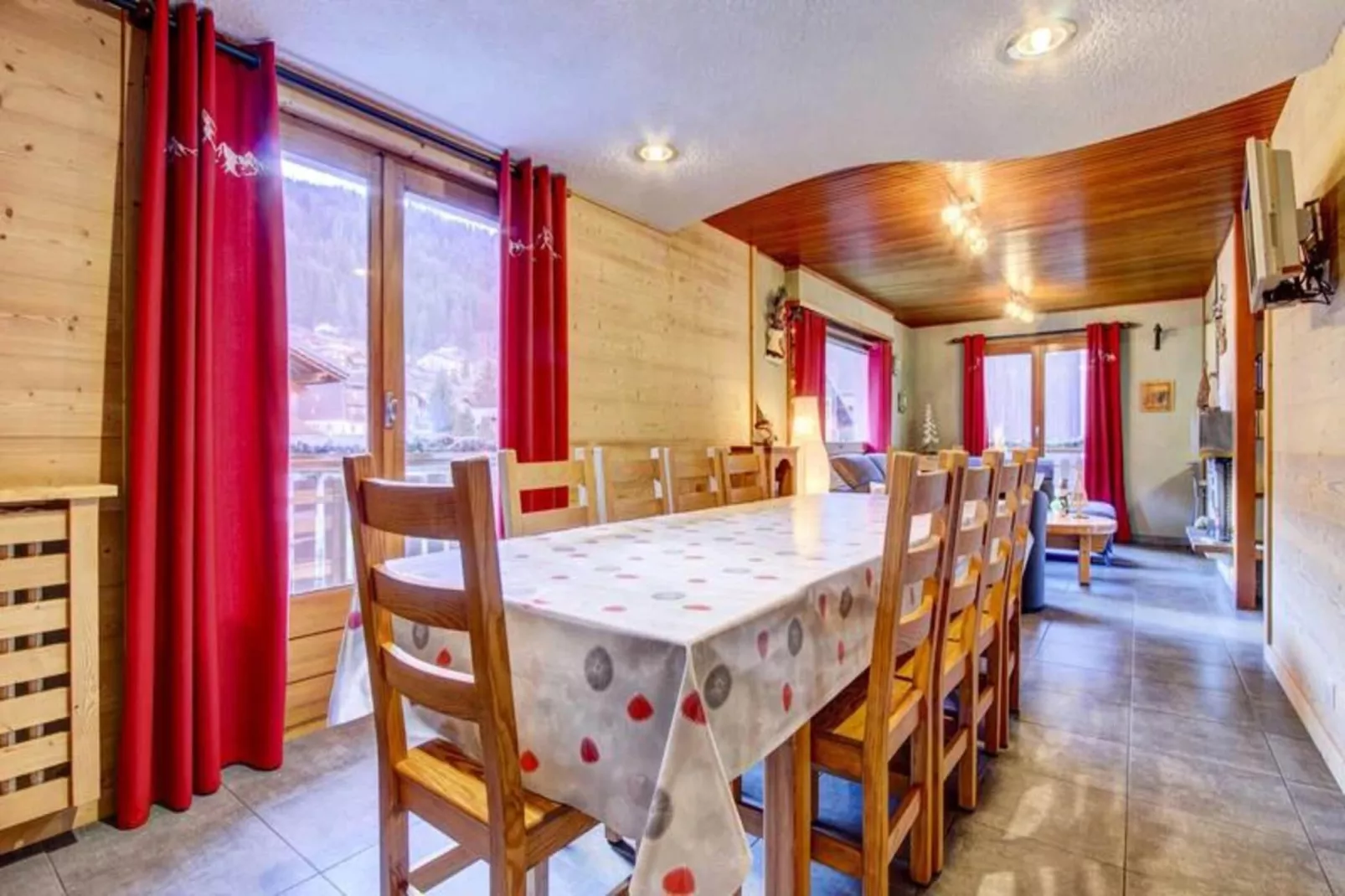 Résidence L'outo-Buitenkant zomer