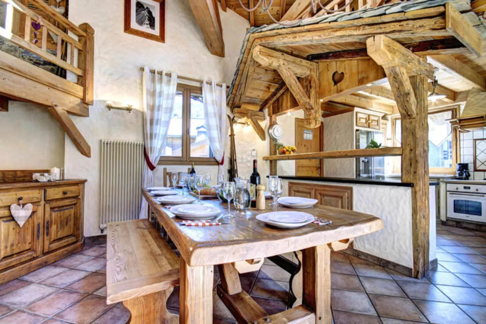 Résidence Lolana-Eetkamer