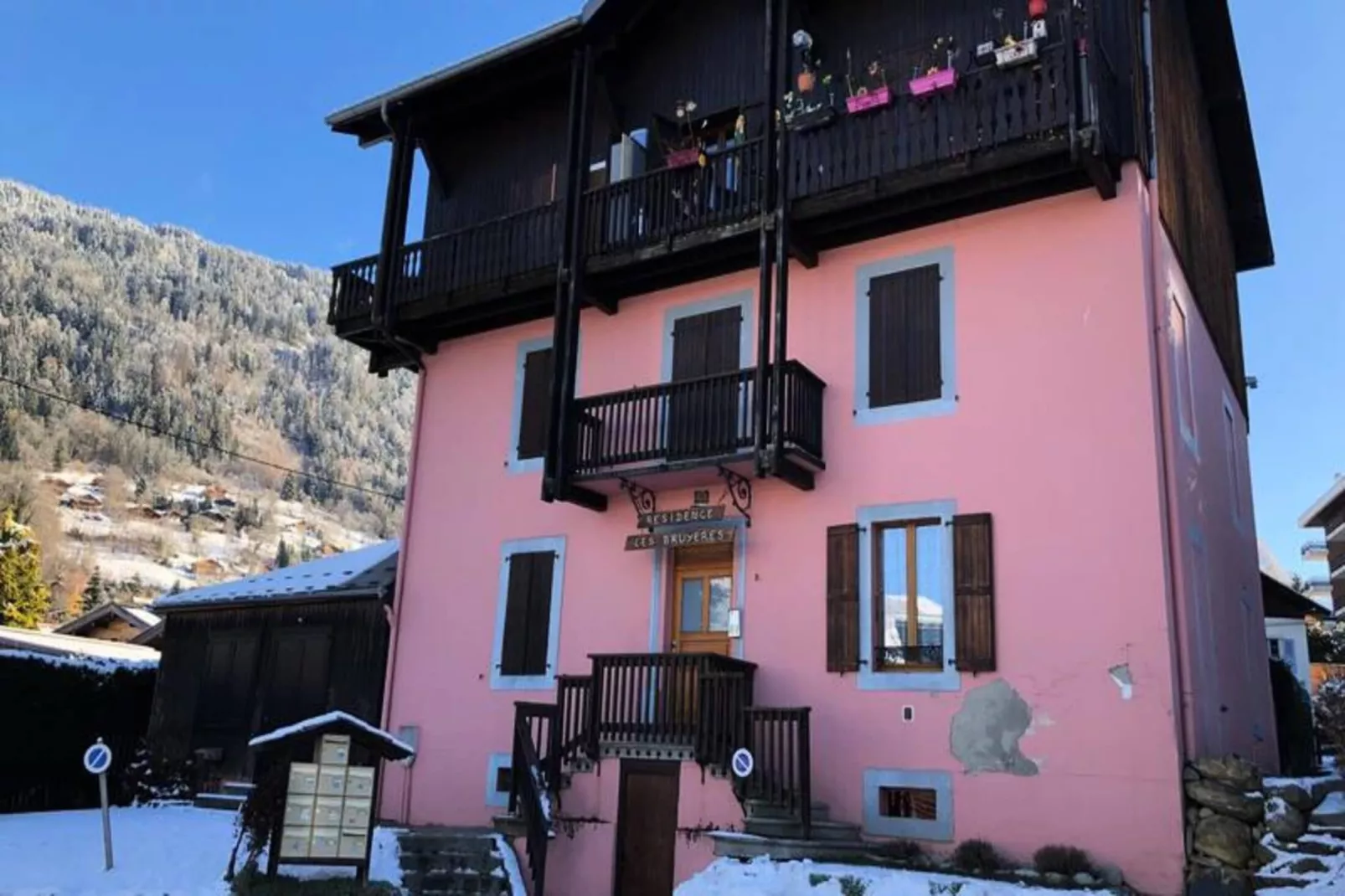 Résidence Les Bruyeres-Buitenkant zomer