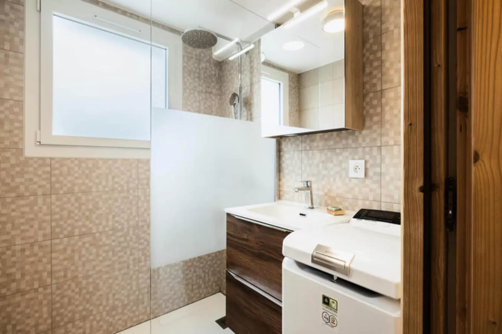 Résidence Autan-Buitenkant zomer