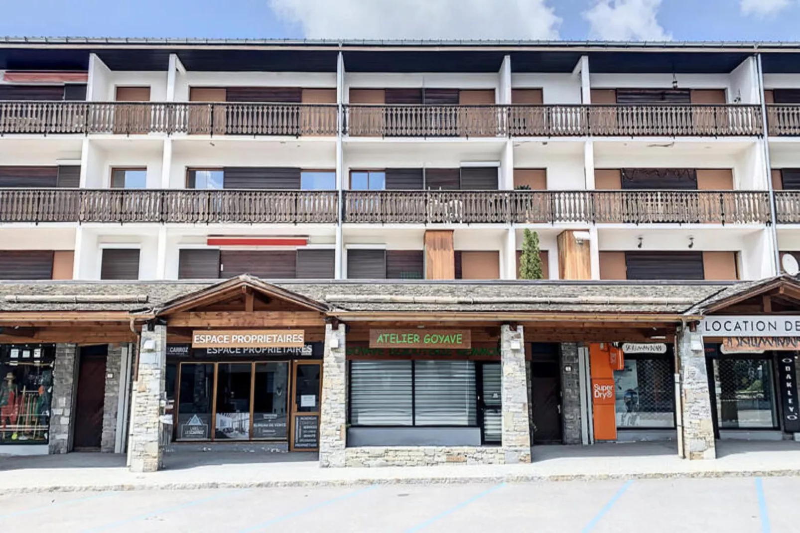 Appartements à Les Carroz-d'Arâches-Buitenkant zomer