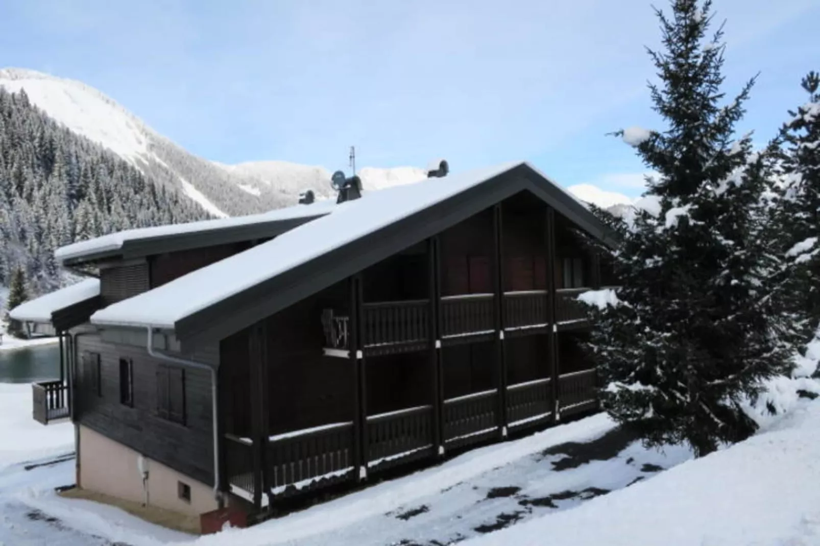Résidence Les Rives Du Lac-Buitenkant zomer