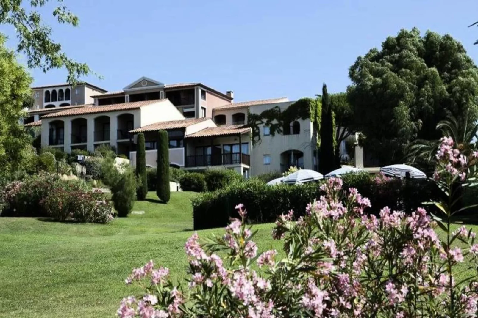Résidence Les Parcs de Grimaud - maeva Home-Buitenkant zomer
