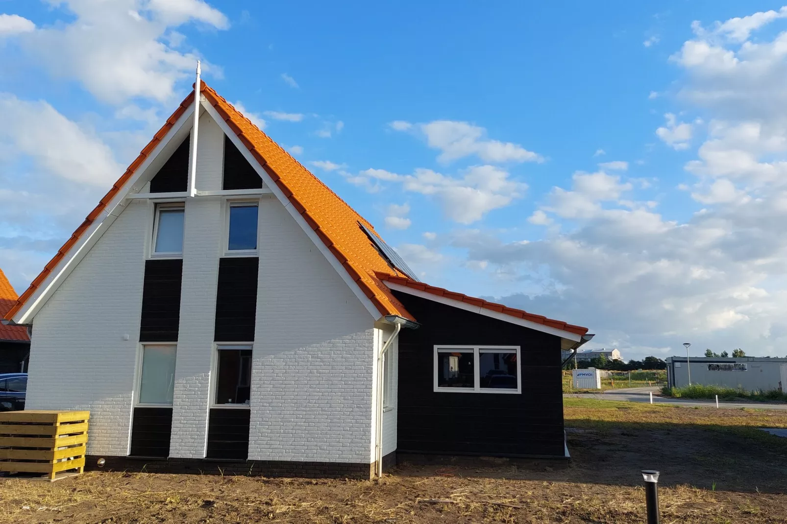 De Meerkoet Huis Nr 37-Buitenkant zomer