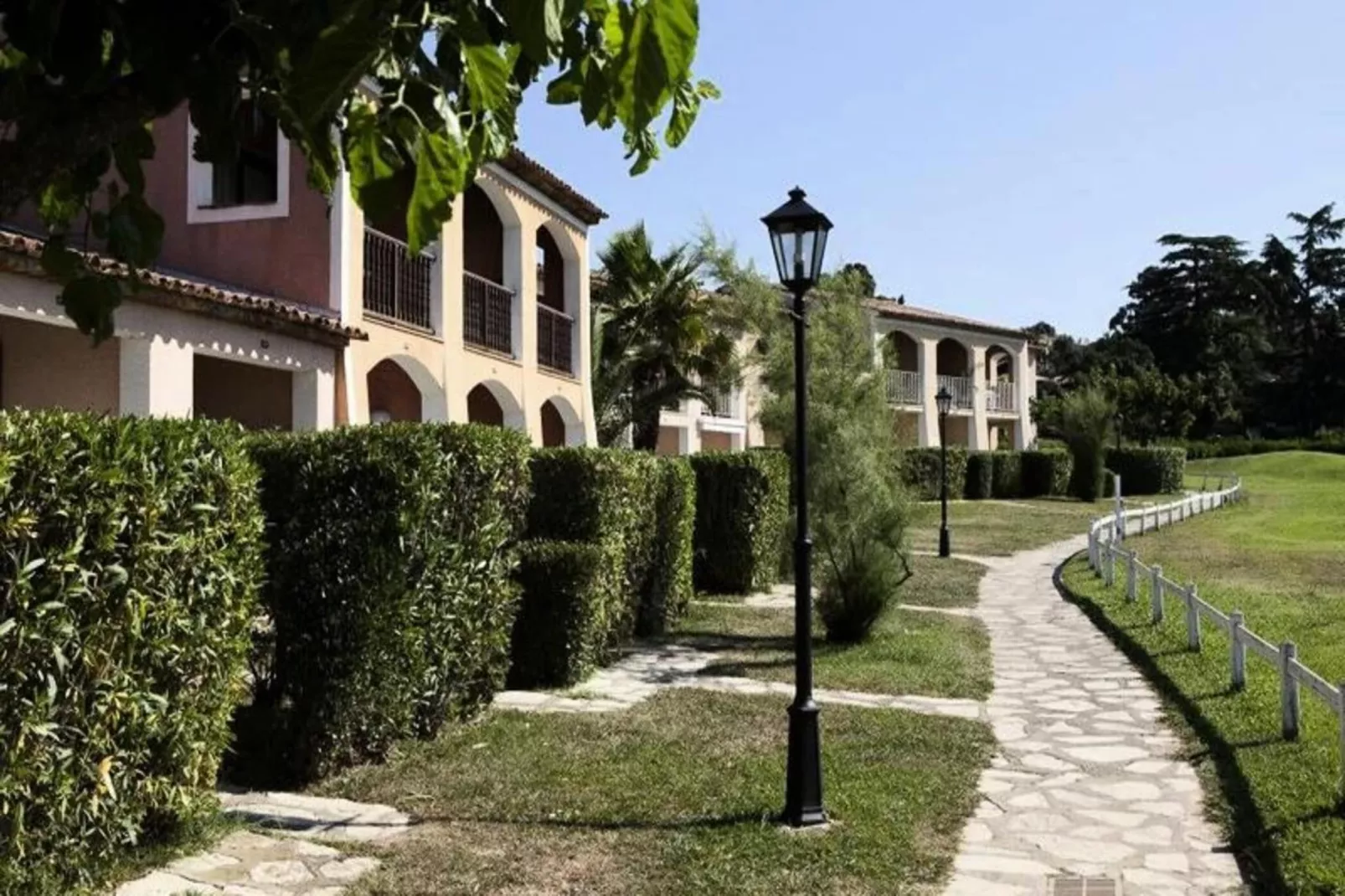 Résidence Les Parcs de Grimaud - maeva Home-Buitenkant zomer