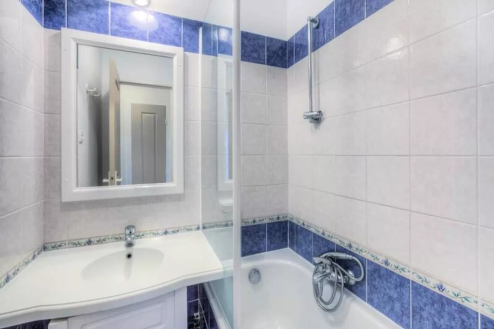 Appartement in Roquebrune bij Les Issambres-Image-tags.