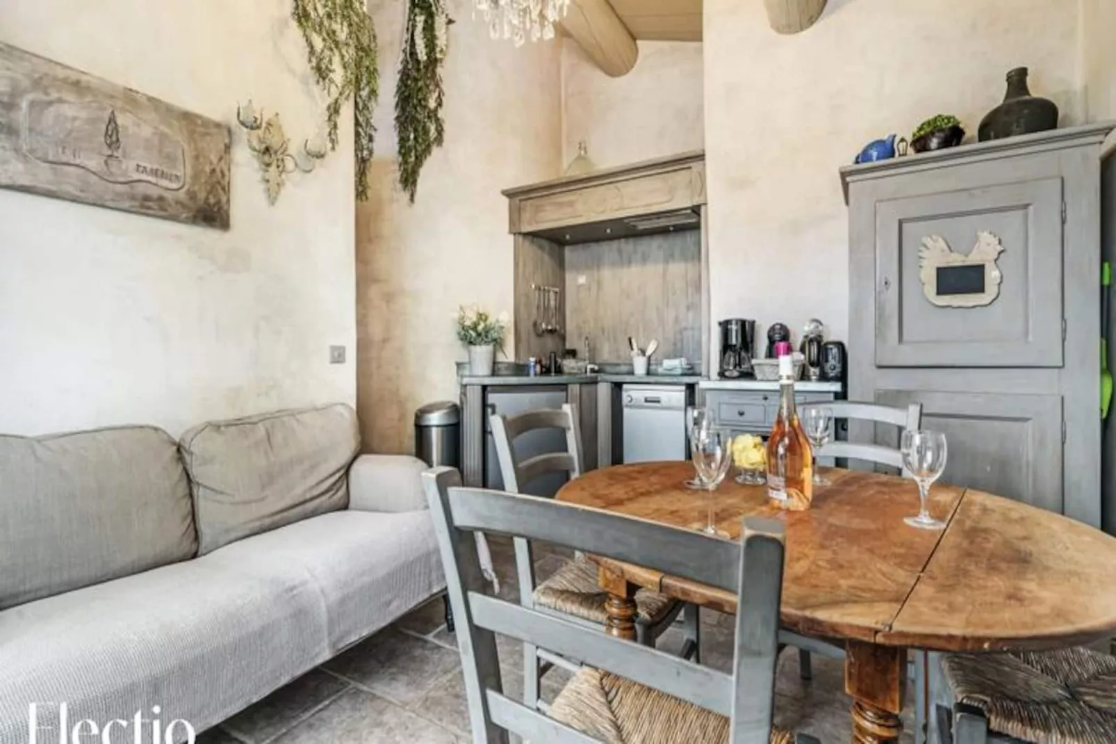 Loggia Du Vallon  I  R&eacute;sidence Les Petitons-Image-tags.