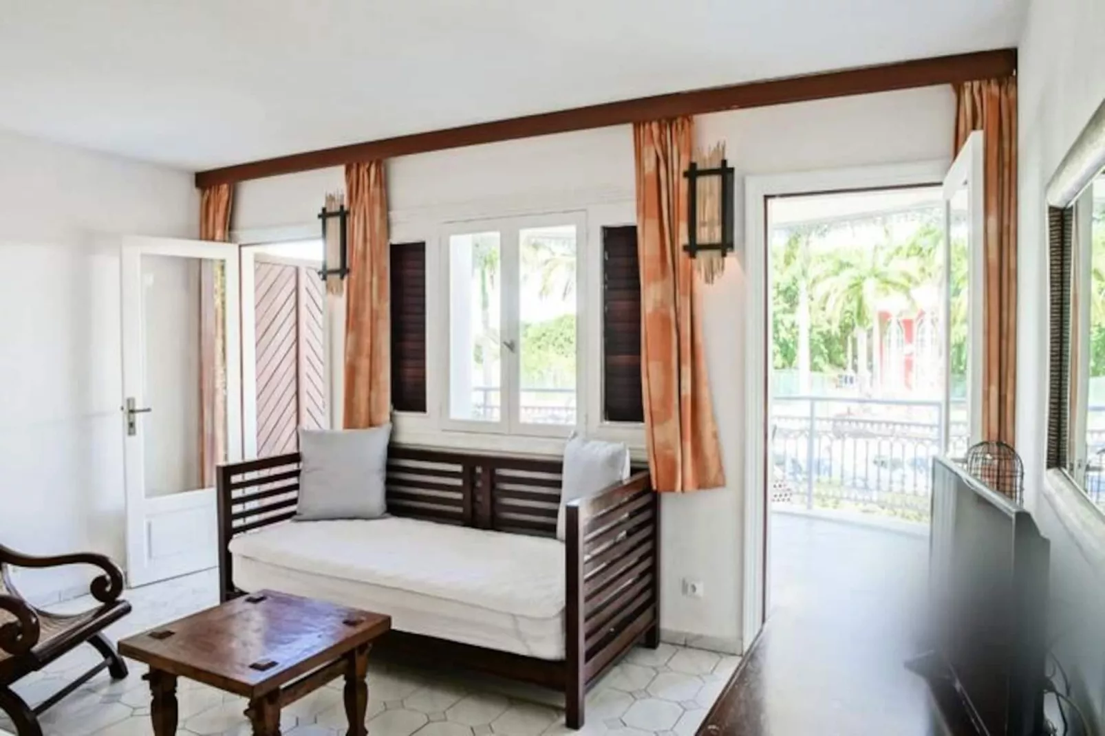 Studio Damoiselle-Image-tags.