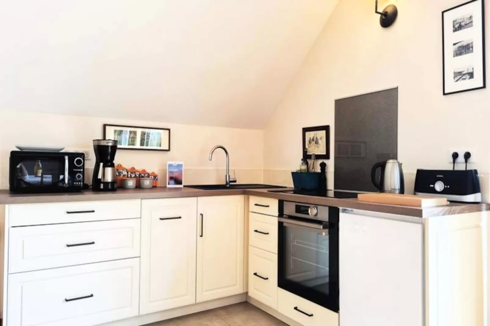 🍎 La Bergeronnette - Domaine D'apreval - Campagne-Image-tags.