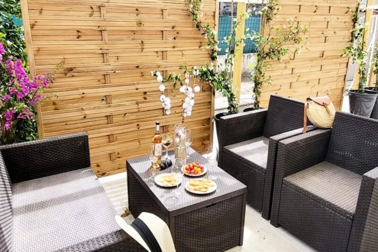 Résidence Domino 1 Superbement R&eacute;nov&eacute; - 2 Chambres -terrasse &agrave; 300m Plage, Commerces-Image-tags.