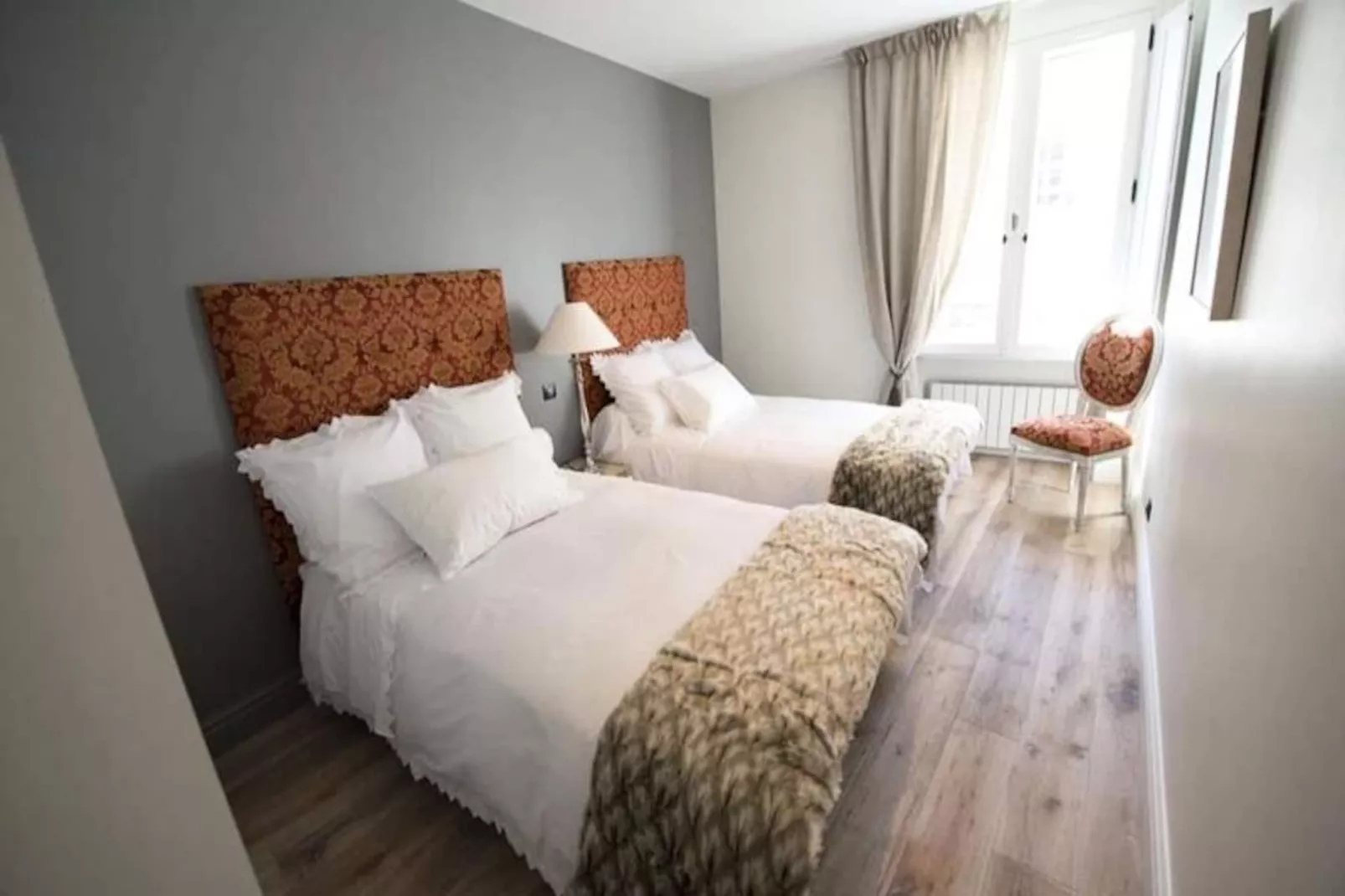 Superbe Appartement De 2 Chambres Au C&oelig;ur Du Quartier Gambetta-Image-tags.