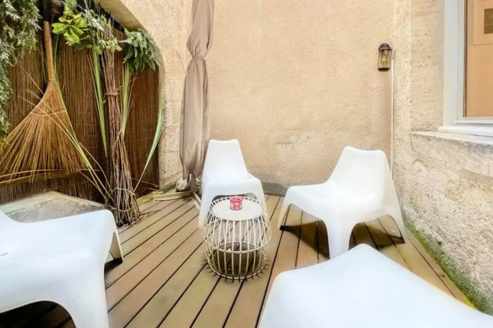 Appartement De Haut Standing Authentique Situ&eacute; Au Coeur Du Triangle D'or-Buitenkant zomer