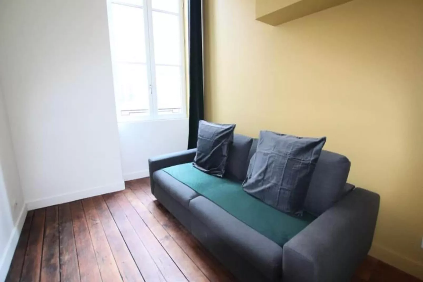 Charmant Et Rayonnant Appartement De 55 M&sup2; Situ&eacute; Dans Le Coeur De Bordeaux-Woonkamer