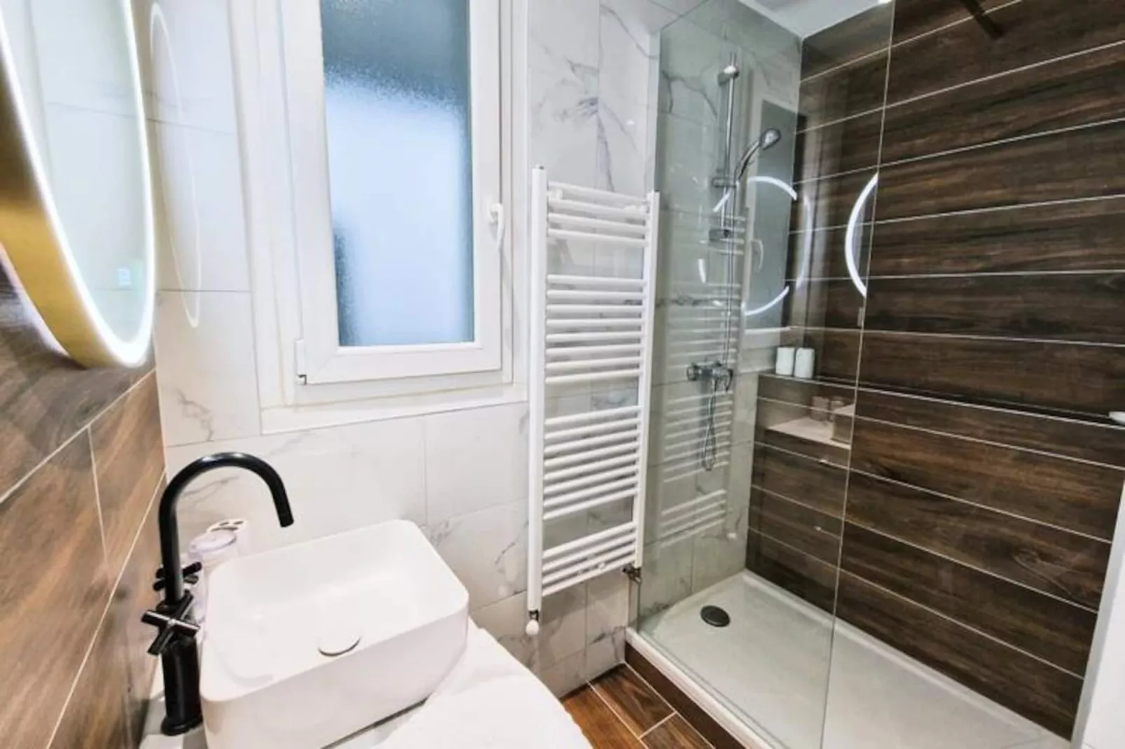 Le Monochrome De Majordome 🤍-Image-tags.