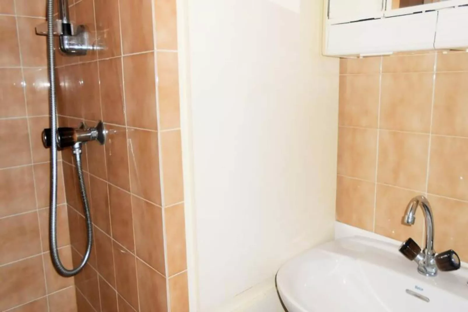 Résidence PlÉiades-Badkamer