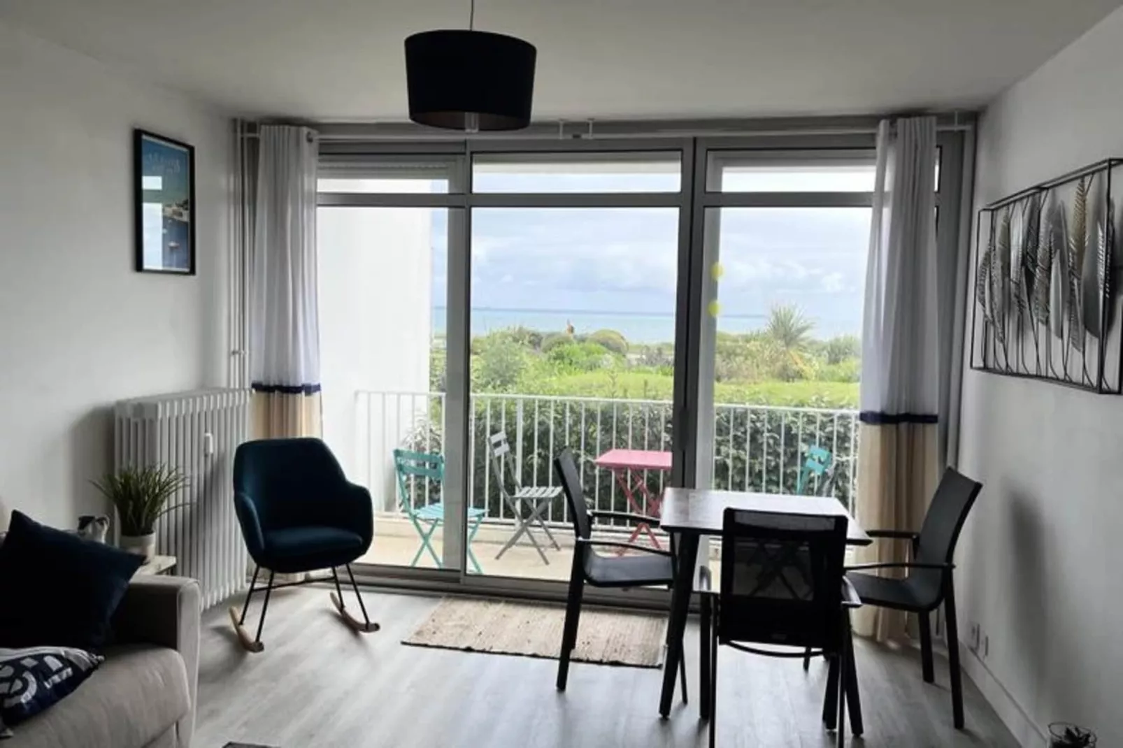 Résidence Vue Sur Les 3 &icirc;les Pr&ecirc;t De La  Thalasso-Woonkamer