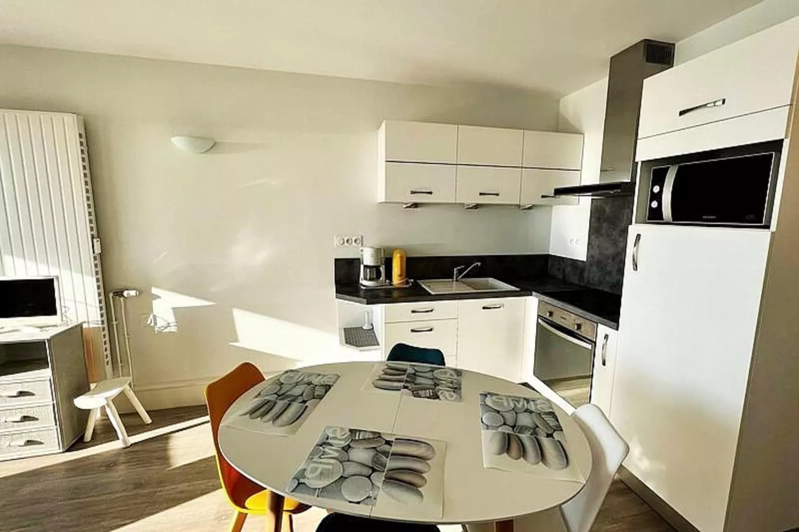 Résidence Dauphins-Eetkamer