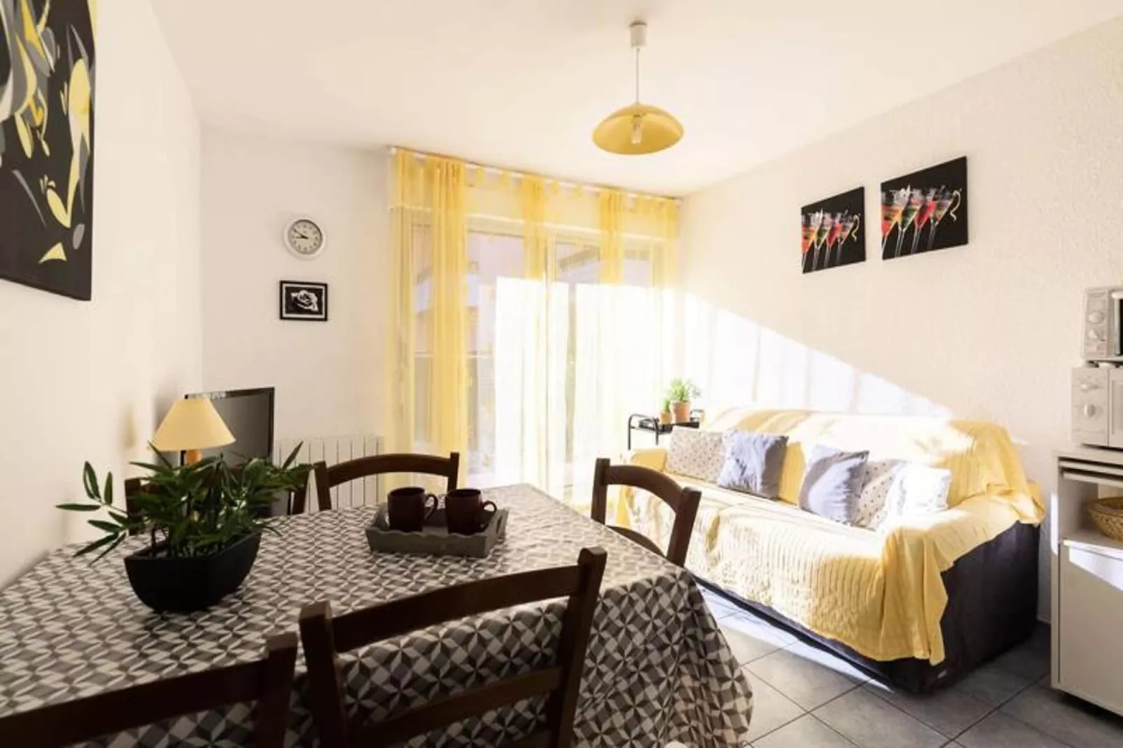 Résidence H.th.i:iris-Eetkamer