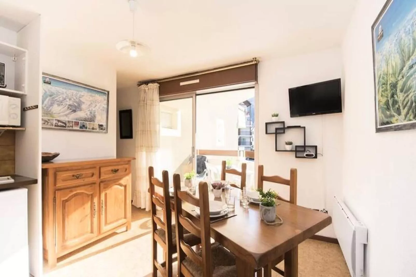 Résidence H.th.ii:bat.6-Eetkamer