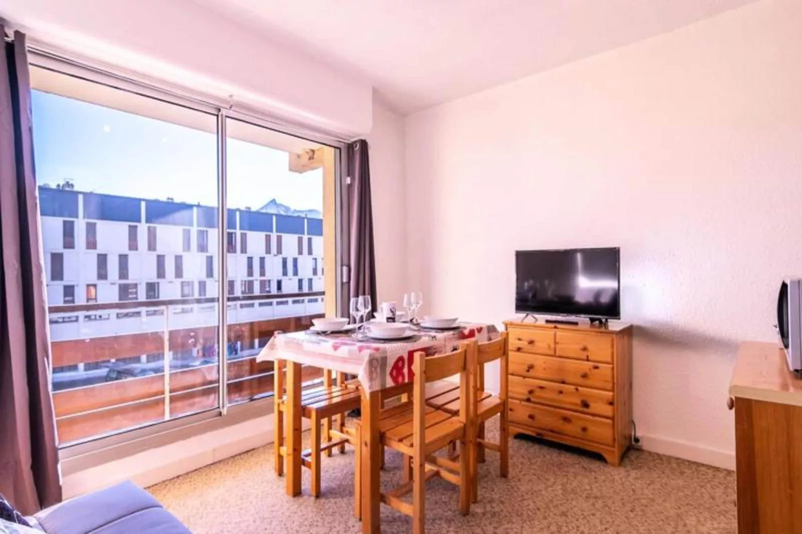 Résidence Sol Y Neou A - Eetkamer