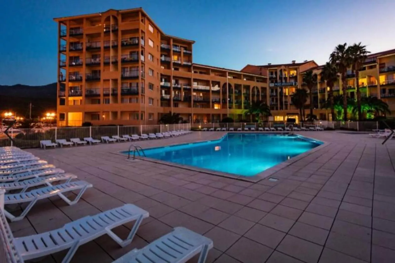 Résidence Mer & Golf Port Argelès***-Buitenkant zomer