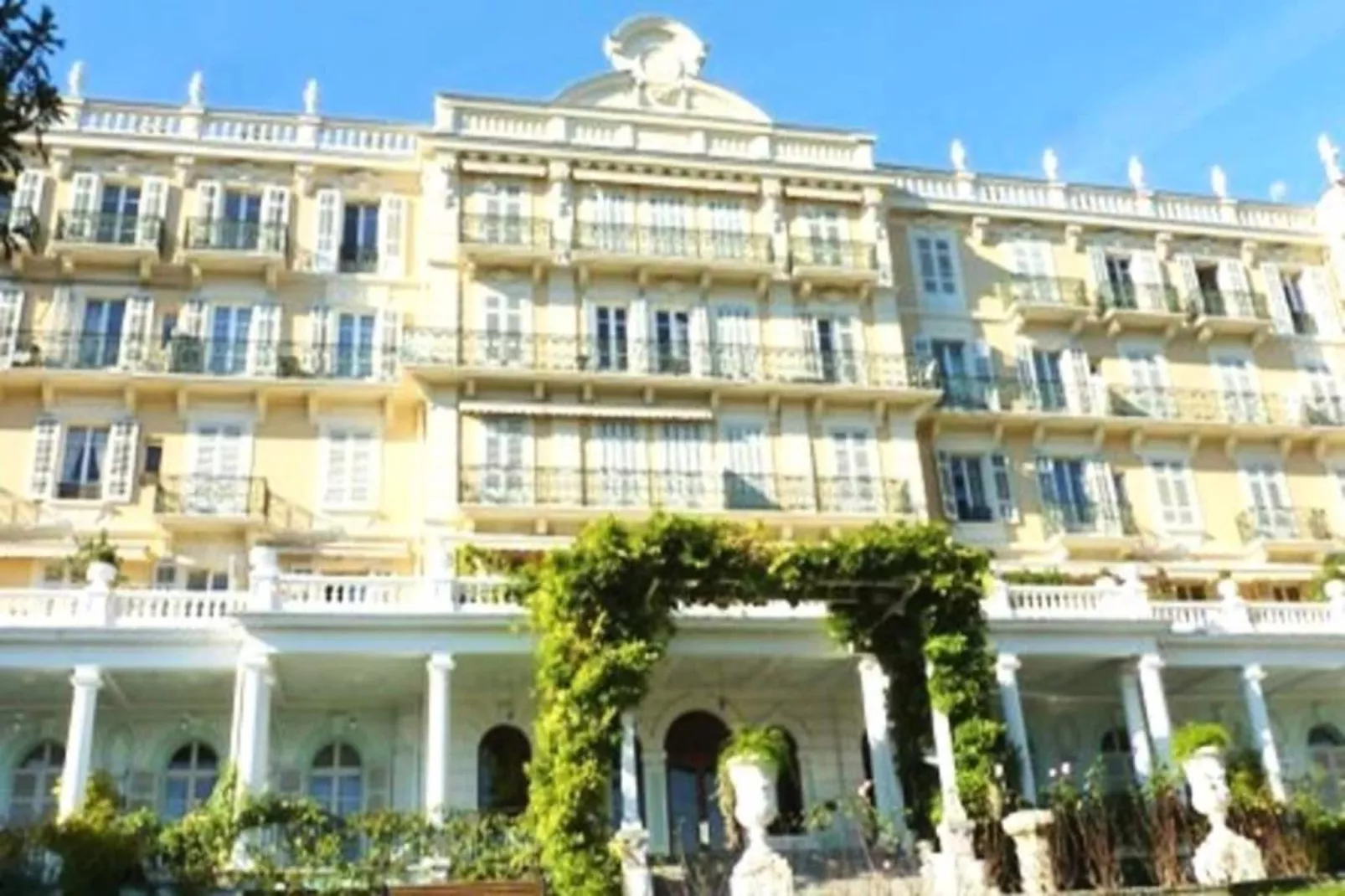 Résidence Le Splendide-Buitenkant zomer