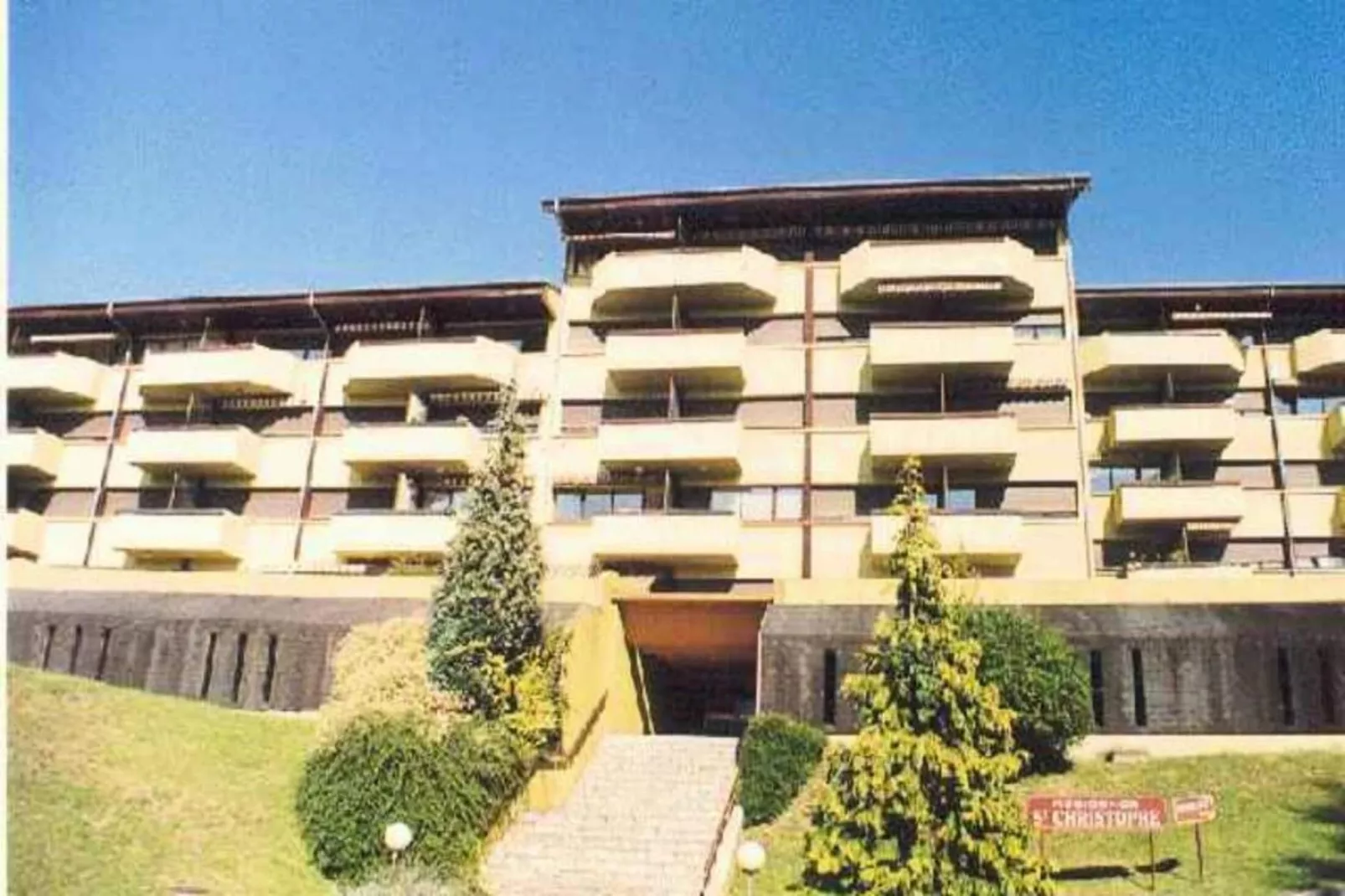 Résidence Saint Christophe-Buitenkant zomer