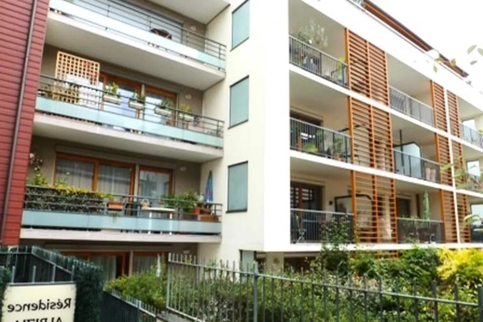 Residence L'albizia-Buitenkant zomer