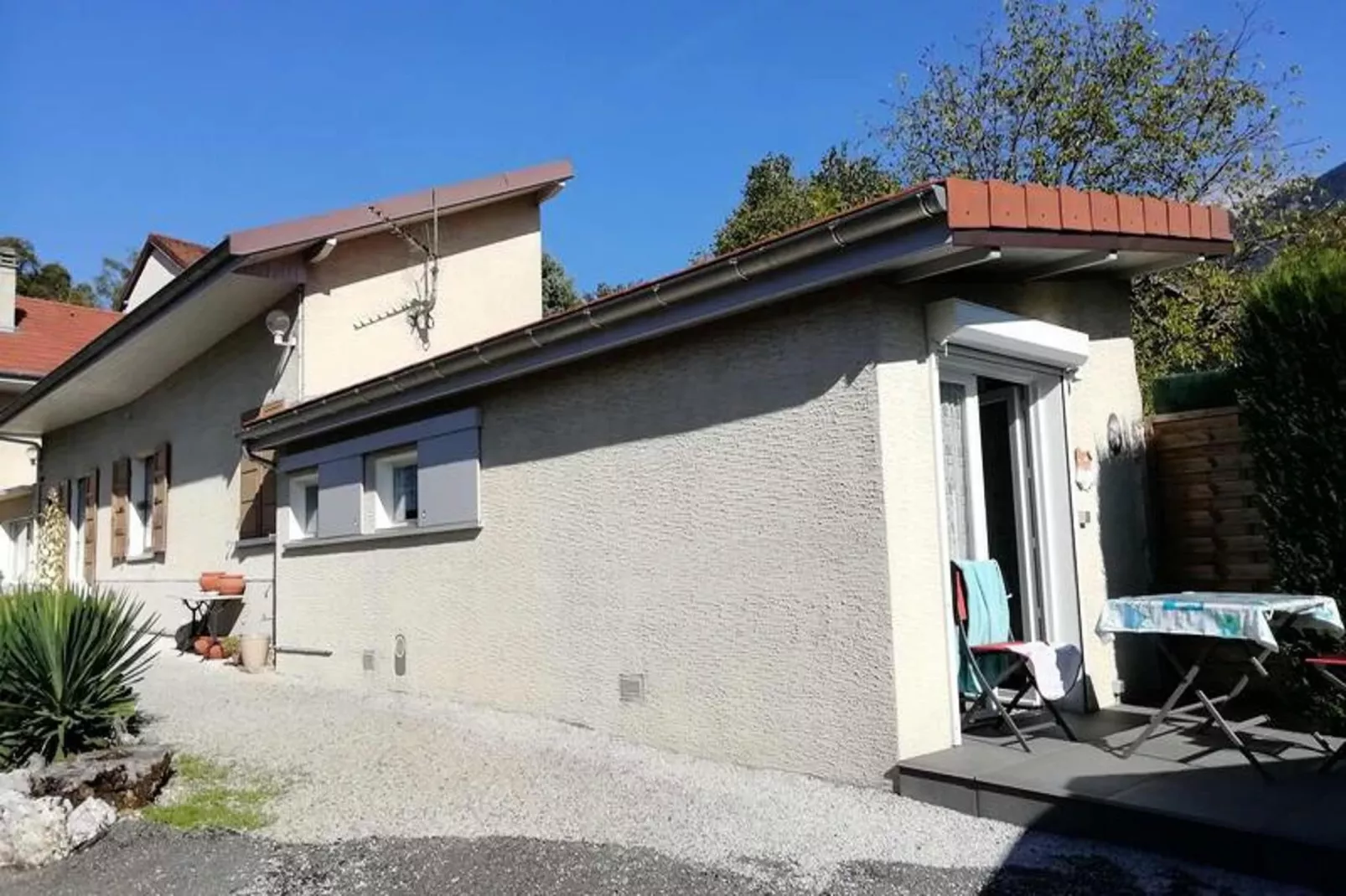 Résidence 12 Chemin De Chevaline-Buitenkant zomer