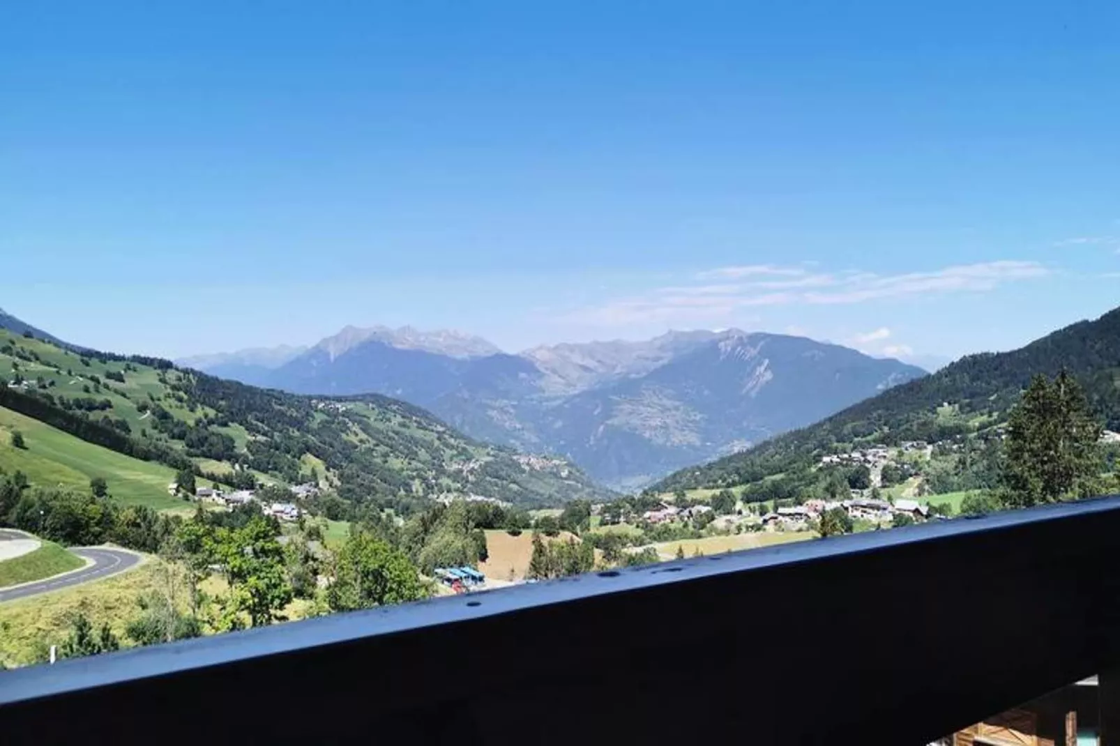 Résidence Valeriane-Uitzicht zomer