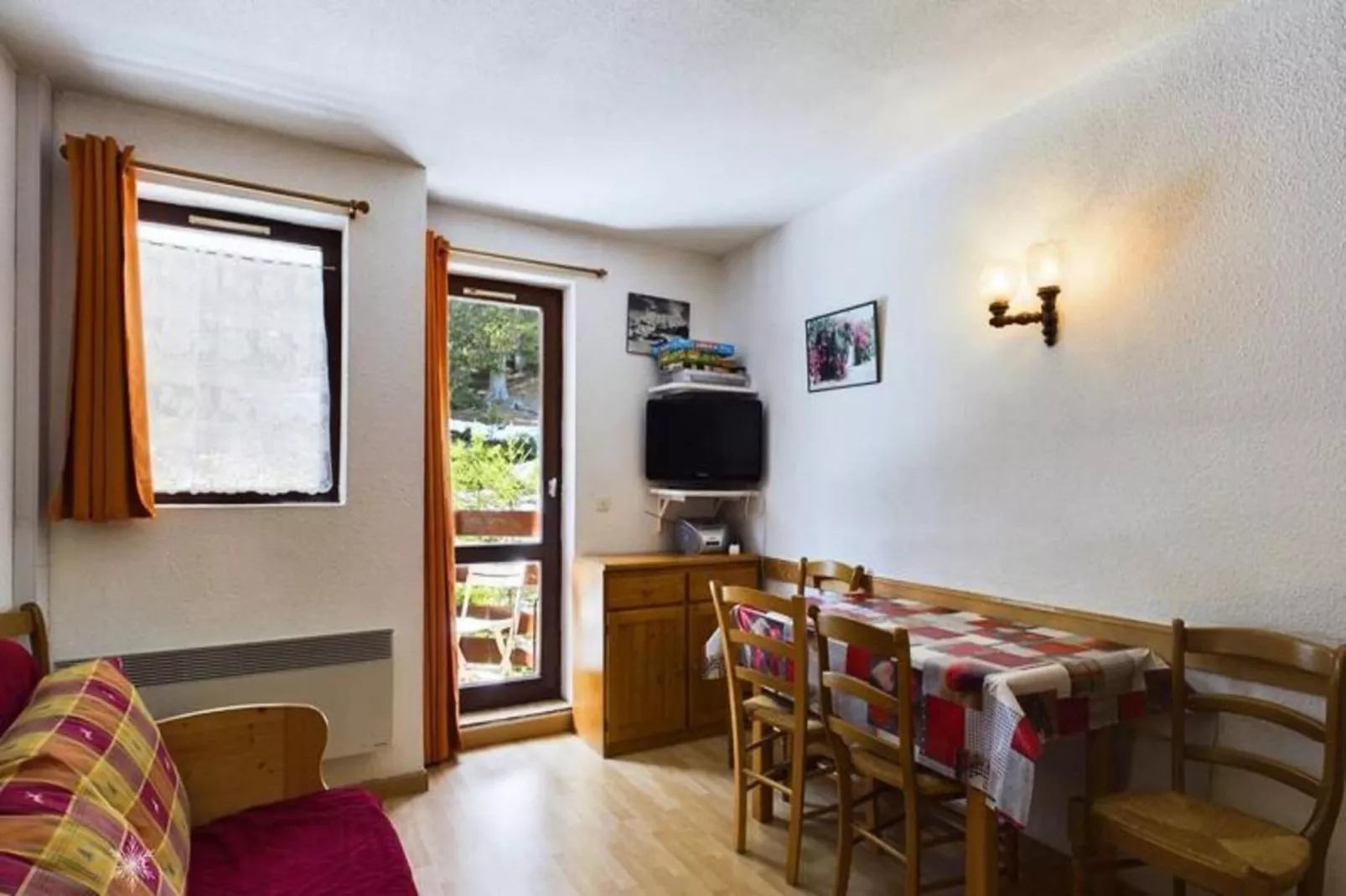 Résidence Bouquetins A-Buitenkant zomer