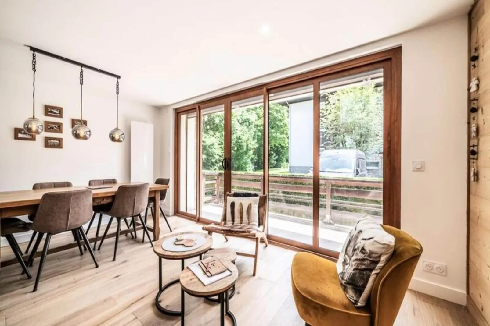 Résidence Ressachaux-Eetkamer