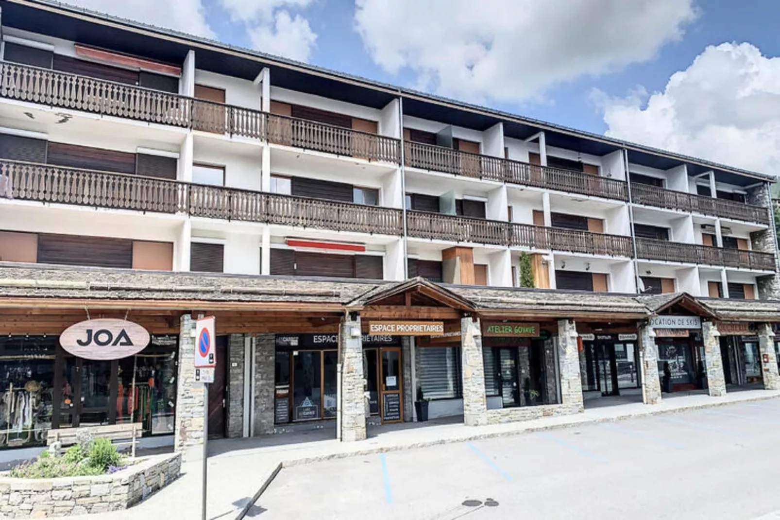 Appartements à Les Carroz-d'Arâches-Buitenkant zomer