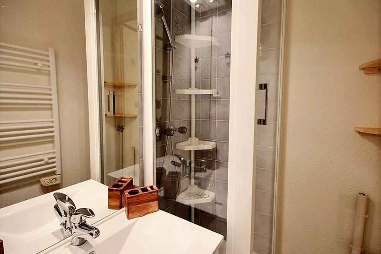 Studio à Saint Jean d'Aulps-Badkamer