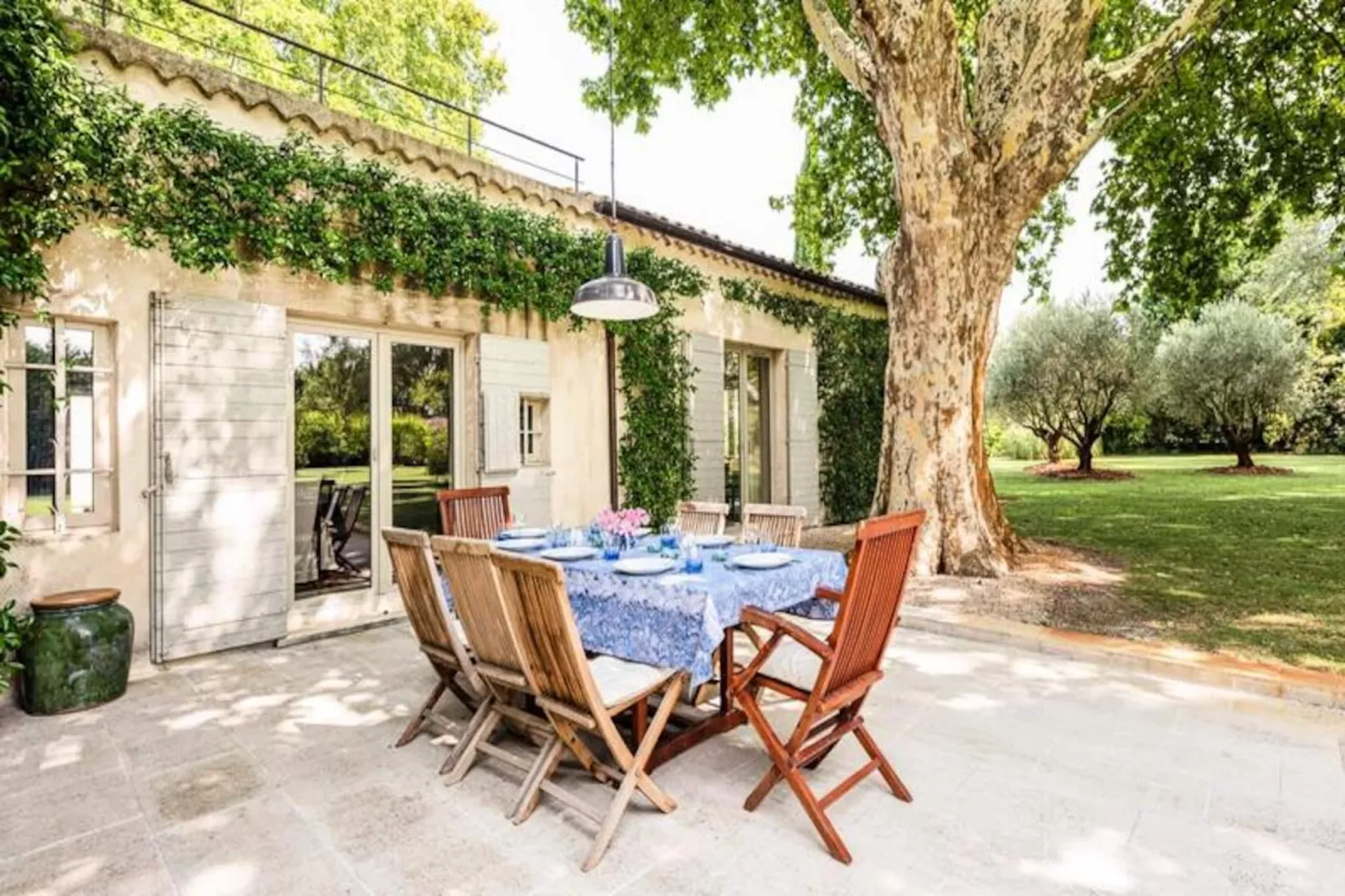 Maison De Famille En Provence-Image-tags.