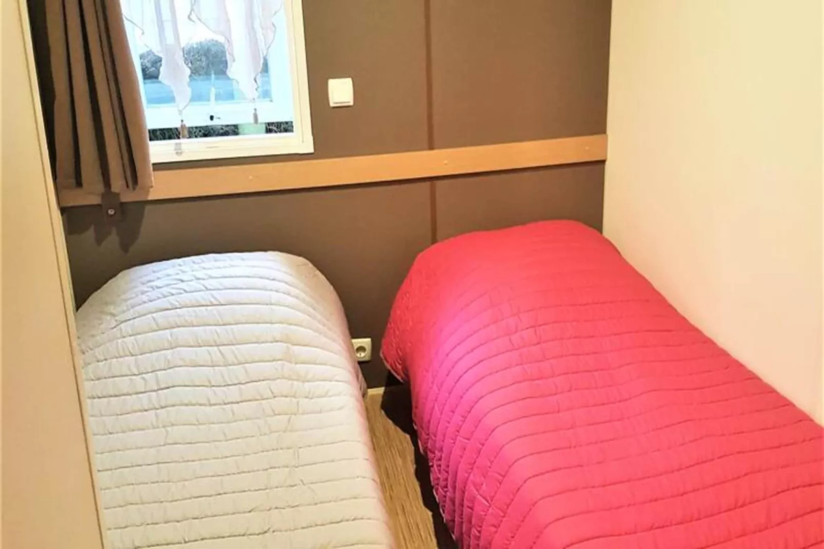 Mobil-home 4 pers. proche plage-Buitenkant zomer