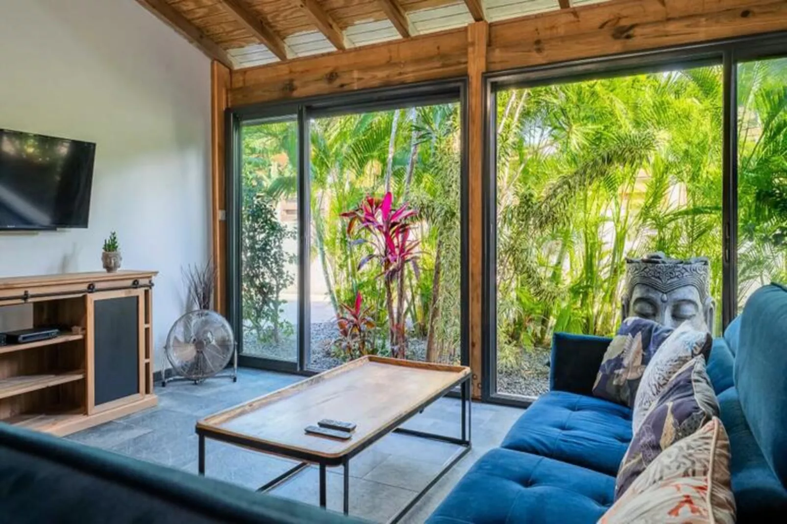 Villa Des Rochers-Image-tags.